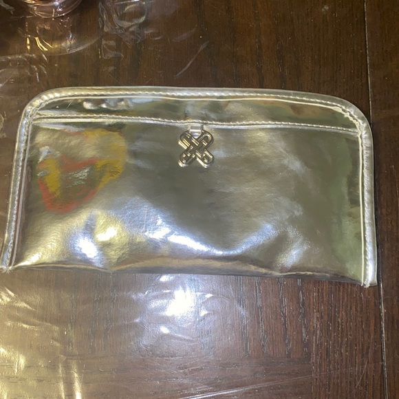 Lea Journo silver metallic snap pouch with styling lotion samples. - Picture 1 of 6